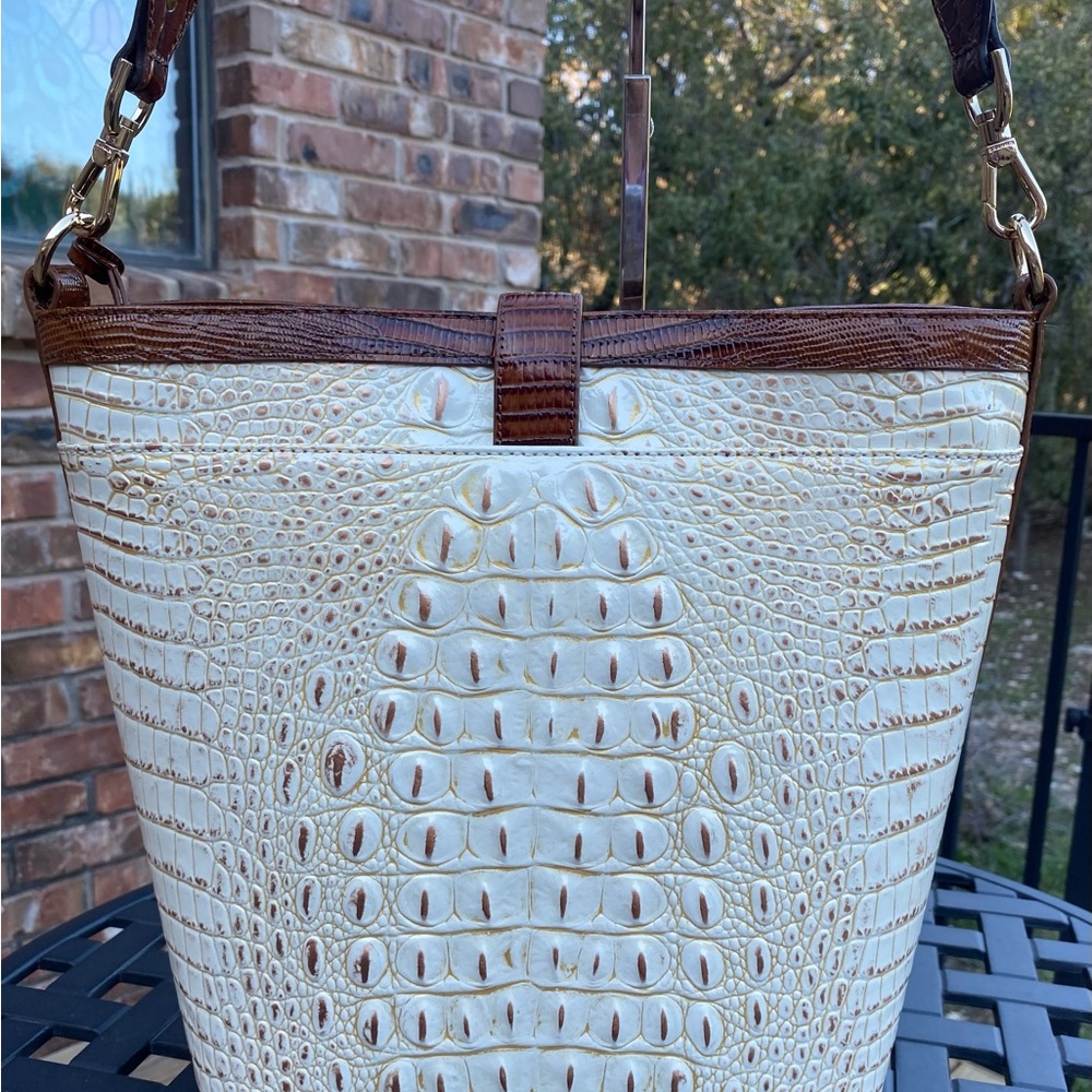 🔥BRAHMIN🔥Shira Studded Bucket Bag in Ivory Iguana Gala Melbourne - EUC - Picture 2 of 16